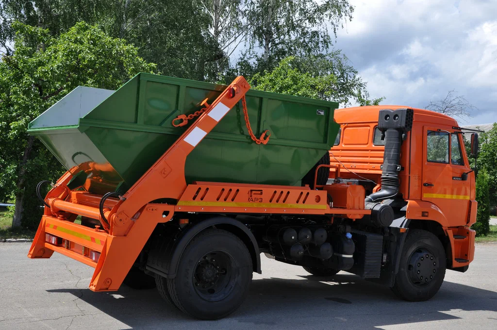 Заказ бункеровоза для вывоза мусора и отходов в Рубцовске в октябре