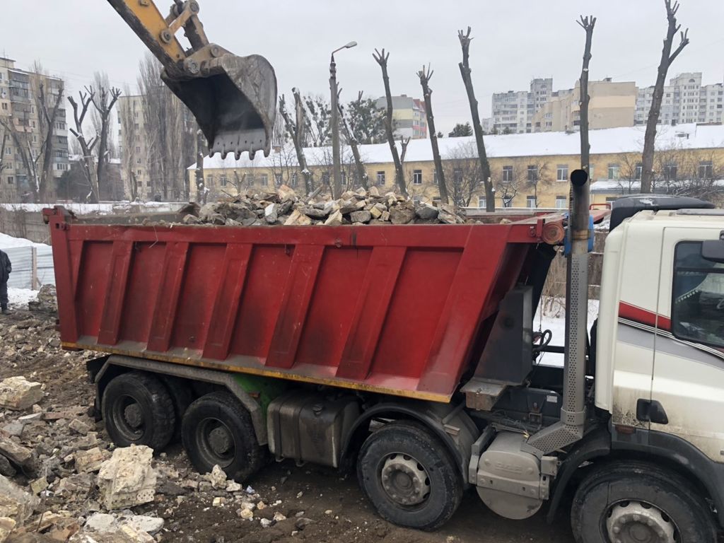 Вывоз мусора Камазом в Рубцовске в октябре