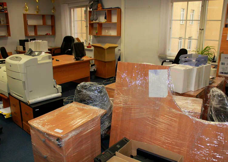 Вывоз старой офисной мебели в Рубцовске в октябре