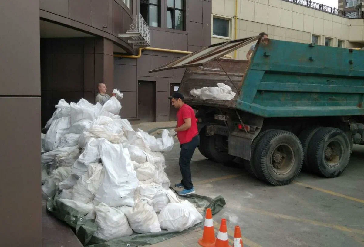 Вывоз мусора из подвала в Рубцовске от ПроМусор – уборка, разбор завалов и очистка, цены от 2427 руб