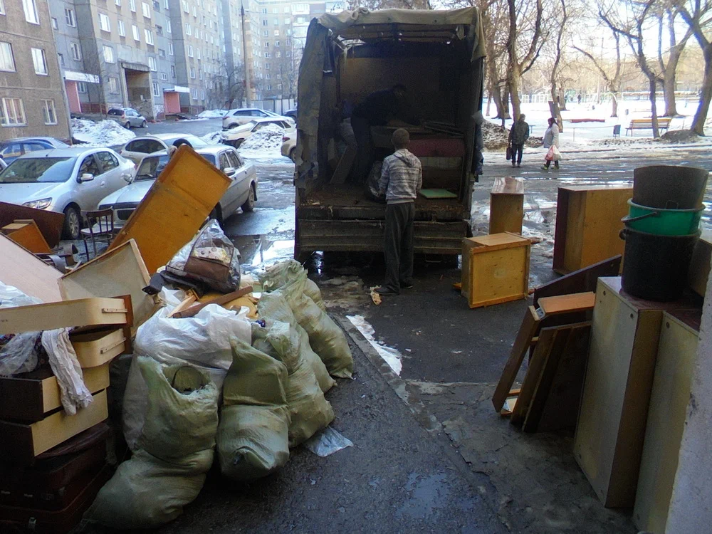 Вывоз мусора из подвала с утилизацией в Рубцовске в октябре